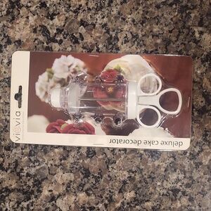 Viovia Deluxe Cake Decorator new w/ 6 tips as pictured VIO-0725